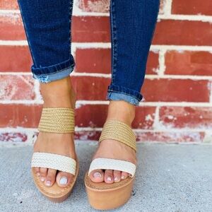 Chinese Laundry Cream/Tan Woven Burlap Wedges!